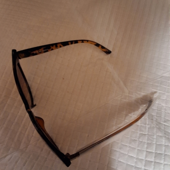 AJ. Morgan Tortoise Shell cat eye sunglasses NWT - Picture 4 of 8
